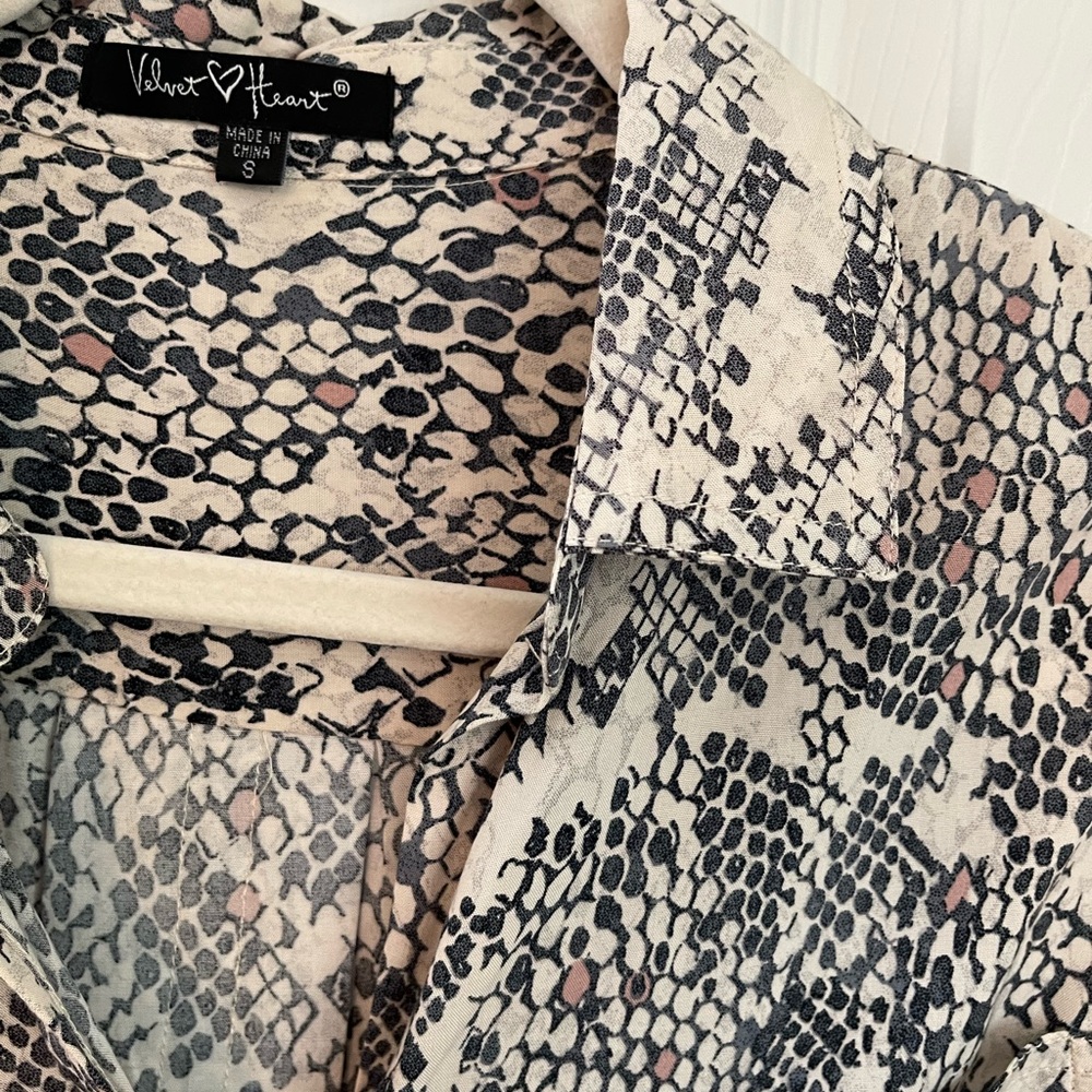 Snake pattern blouse - Picture 2 of 8